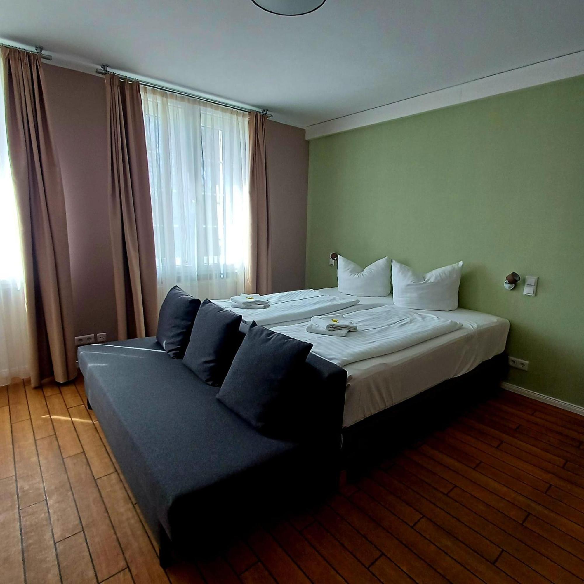 Land-Gut-Hotel- Weisser Schwan Zossen Exterior foto